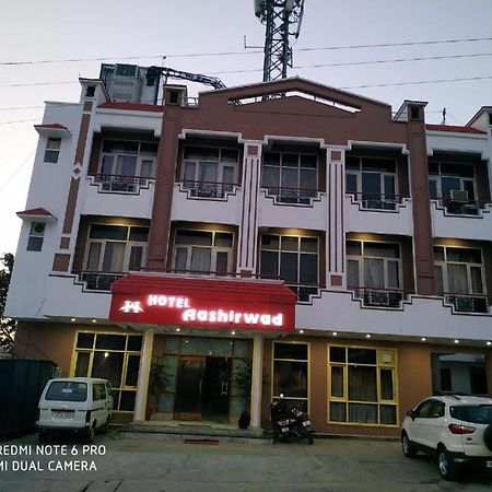 Aashirwad Hotel カトラ エクステリア 写真