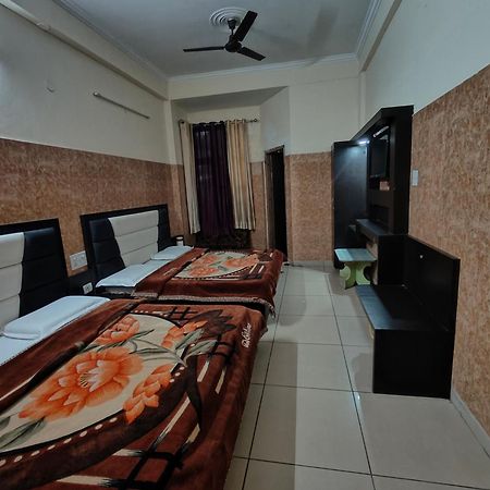 Aashirwad Hotel カトラ エクステリア 写真