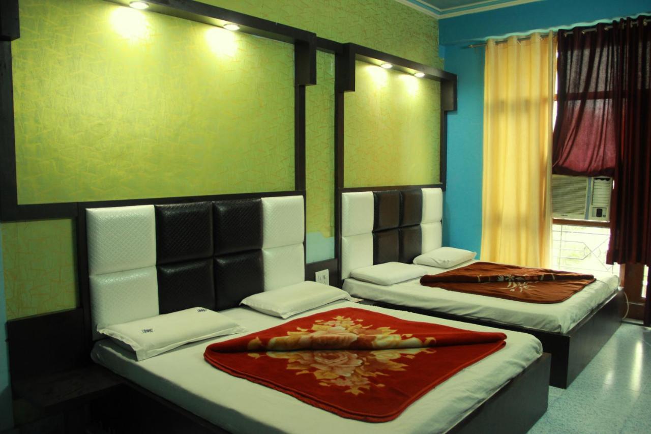 Aashirwad Hotel カトラ エクステリア 写真