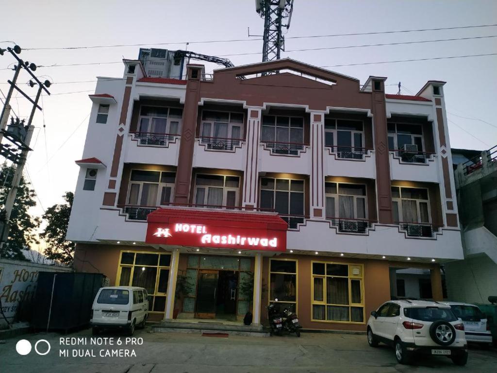 Aashirwad Hotel カトラ エクステリア 写真