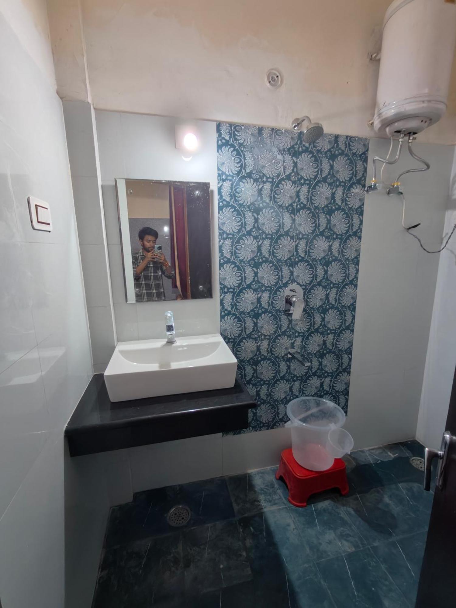 Aashirwad Hotel カトラ エクステリア 写真