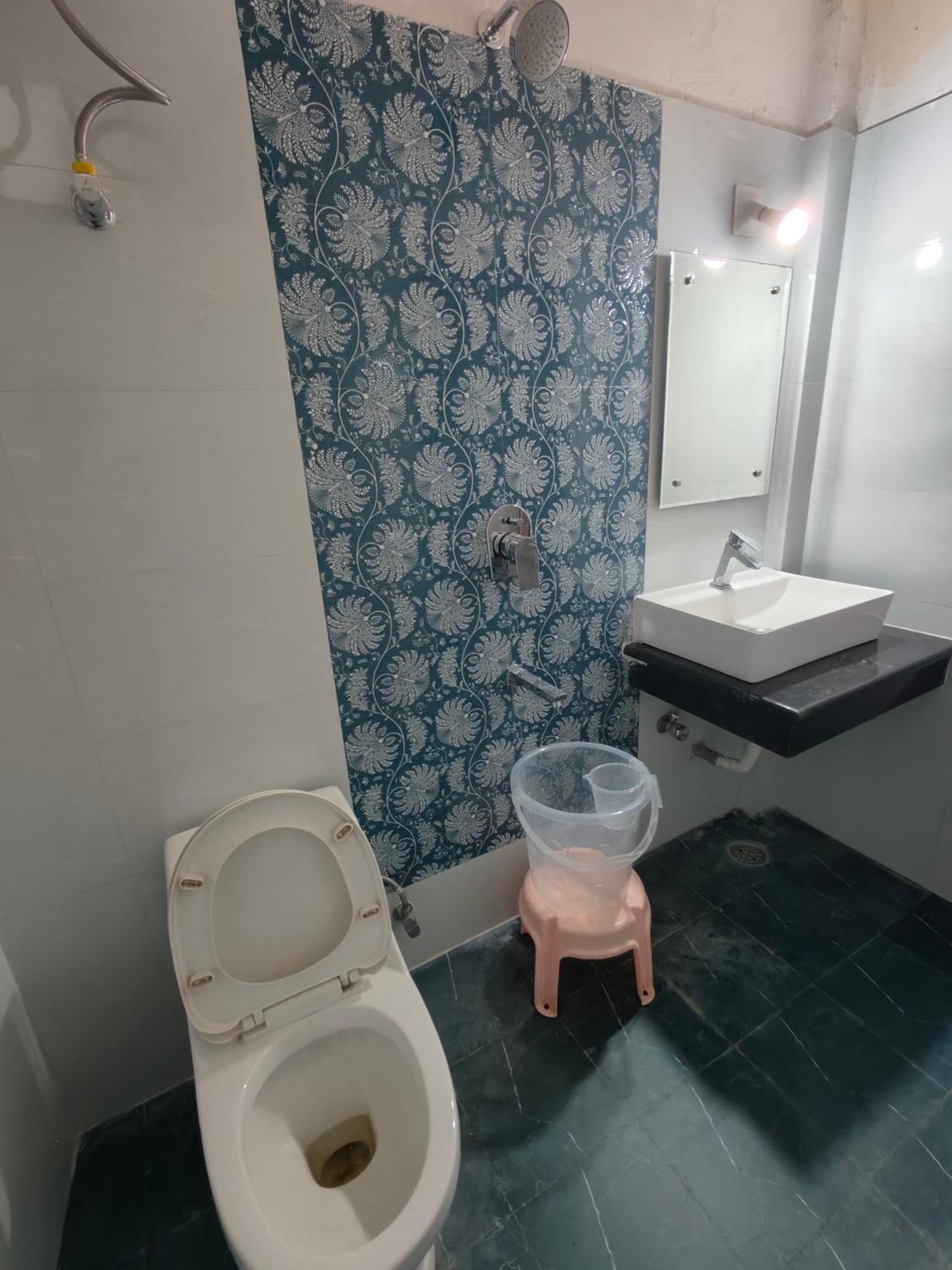 Aashirwad Hotel カトラ エクステリア 写真